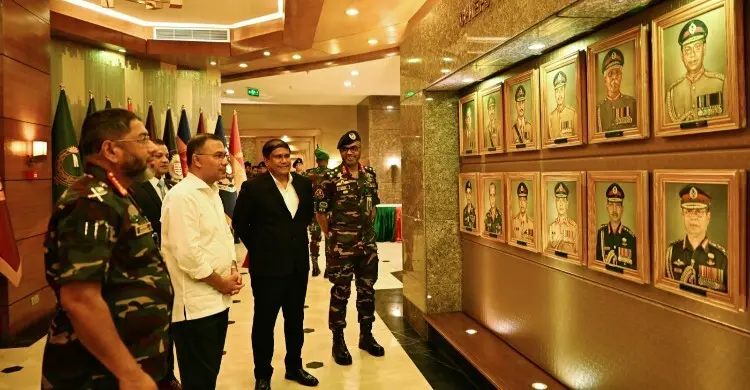 সাবেক সেনাপ্রধানদের ছবির সামনে প্রধানমন্ত্রী, স্মরণ করলেন বাবার অবদান