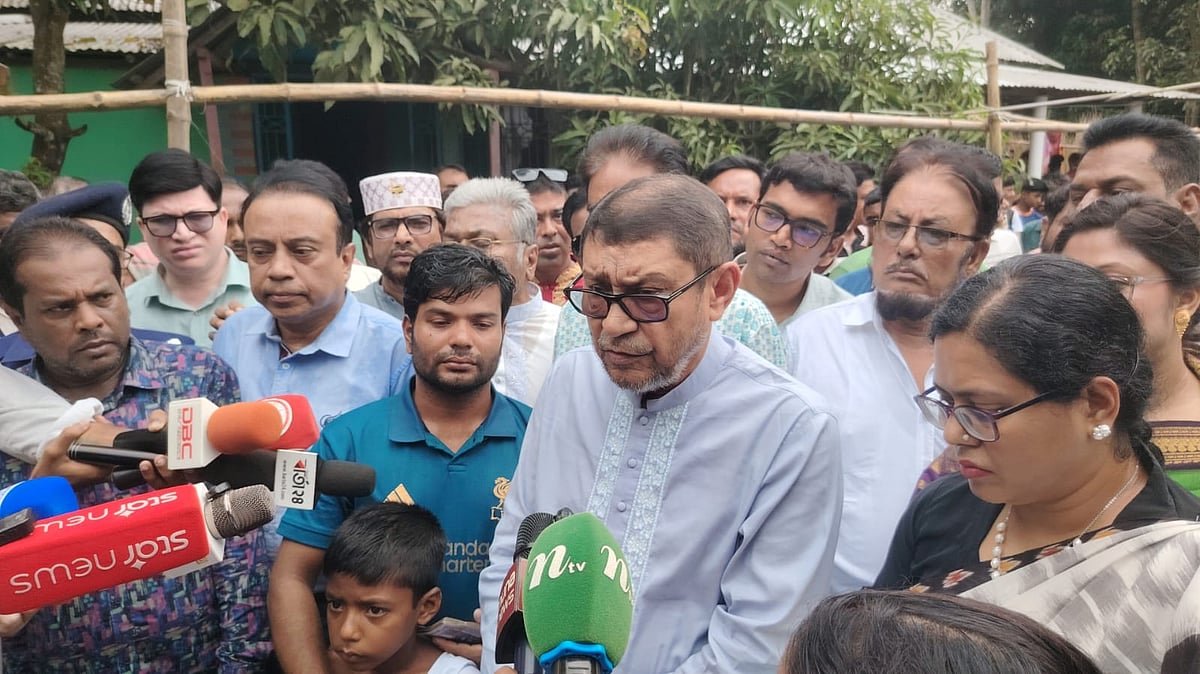 ‘পেটে গজ রেখেই সেলাই’—রাজবাড়ীর সেই কনিকার বাড়িতে স্বাস্থ্যমন্ত্রী