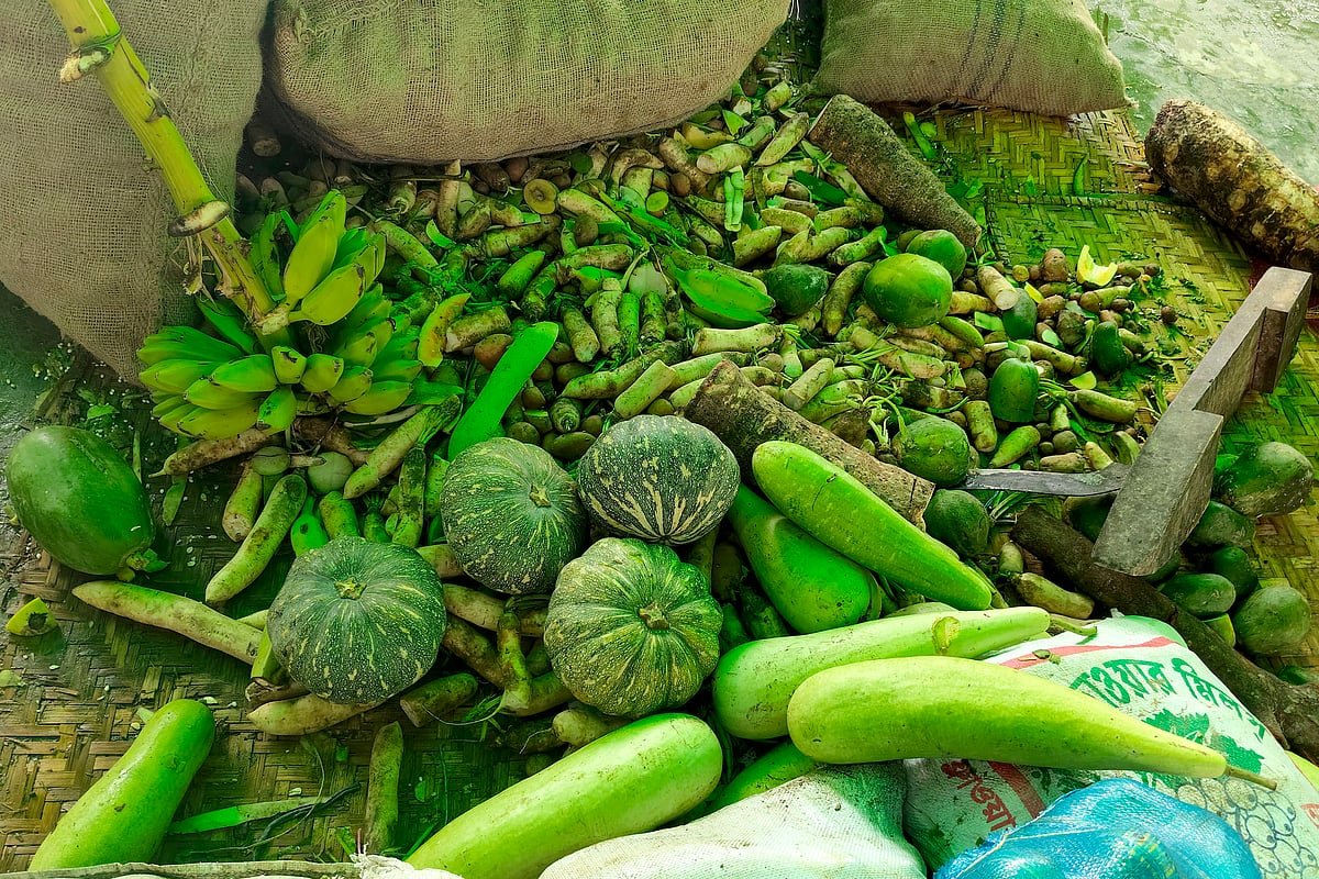 হাজারো ভক্তের খাবার তৈরি হয় যে আনন্দবাজারে
