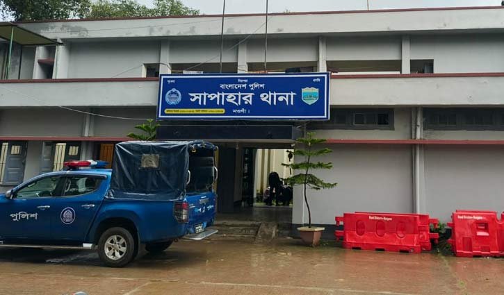বদলি ঘিরে সাপাহার থানায় দুই ওসি নিয়ে জটিলতা
