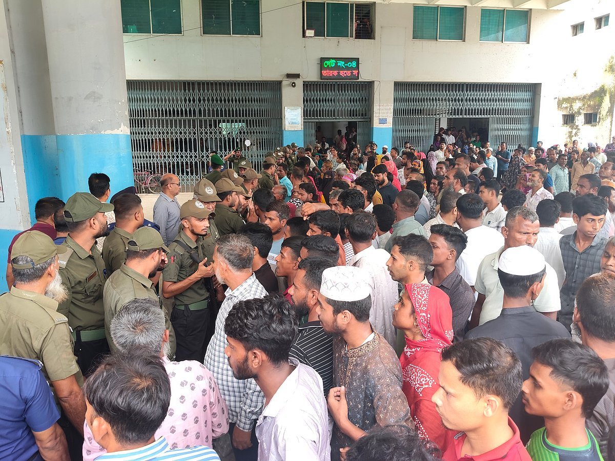 বগুড়া মেডিকেলের বহির্বিভাগের চিকিৎসা বন্ধ, রোগী ও স্বজনদের বিক্ষোভ