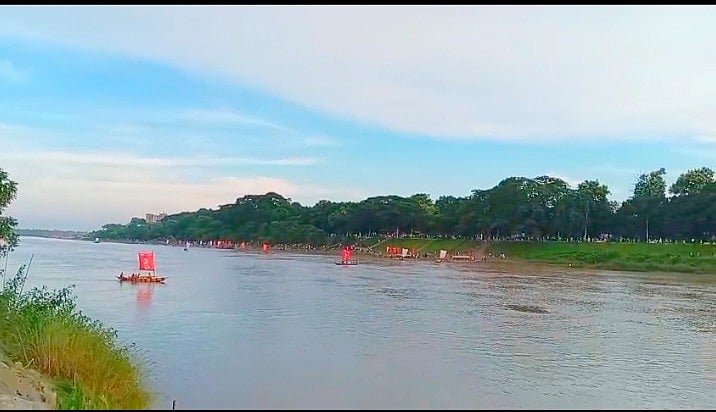 ব্রহ্মপুত্রের কোলে এক বিকেল