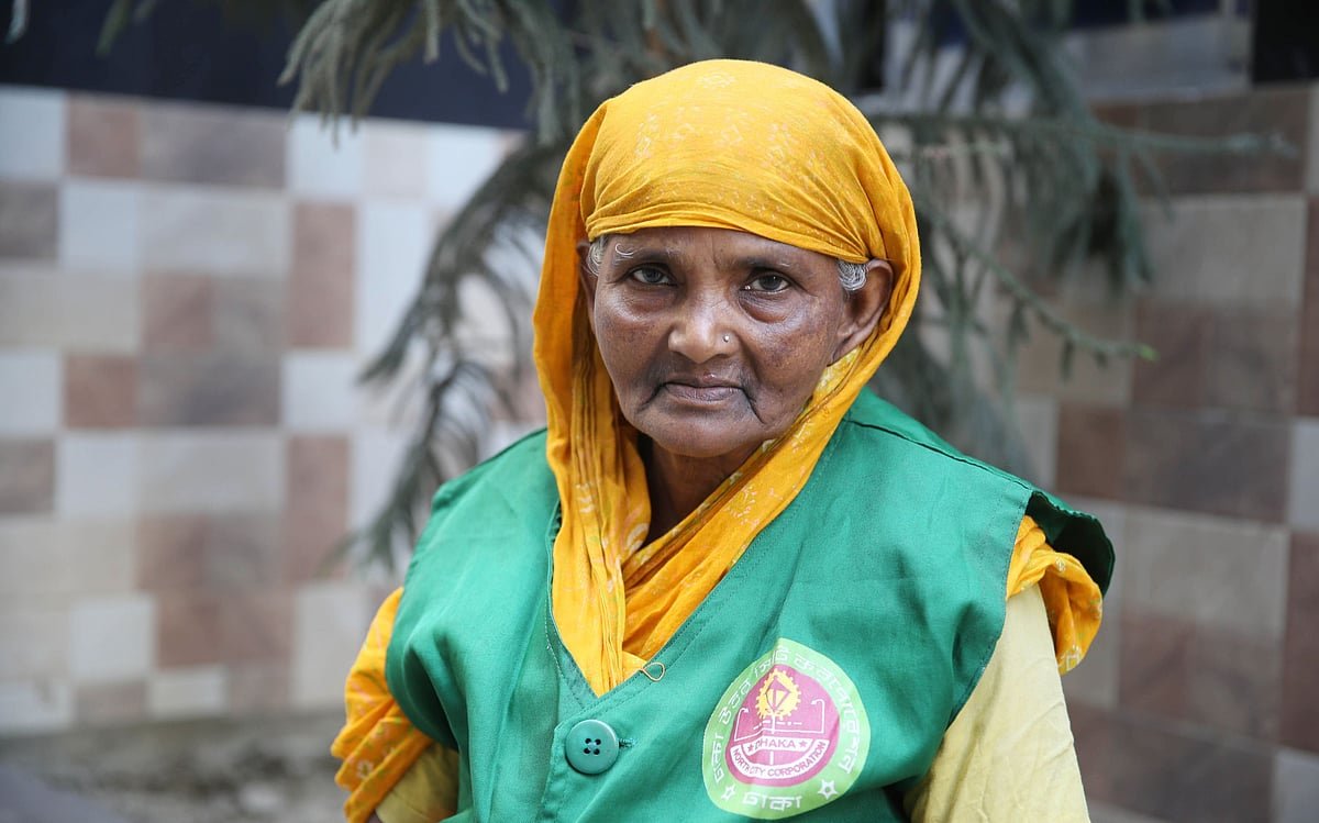 বাসার ময়লা ফেলার সময় পরিচ্ছন্নতাকর্মীর নিরাপত্তার কথা ভাবছেন তো? যেসব বিষয় খেয়াল রাখতেই হবে
