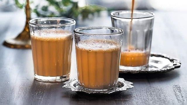 কেনিয়ায় অন্য রকম বিড়ম্বনায় দুধ–চা
প্রেমীরা