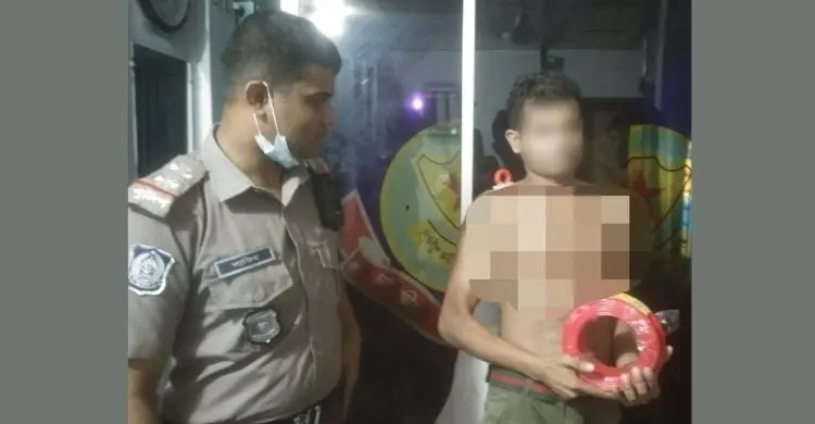 ‘চোর চোর’ বলে পথচারীর চিৎকার, ধাওয়া দিয়ে অপরাধীকে ধরলেন সার্জেন্ট