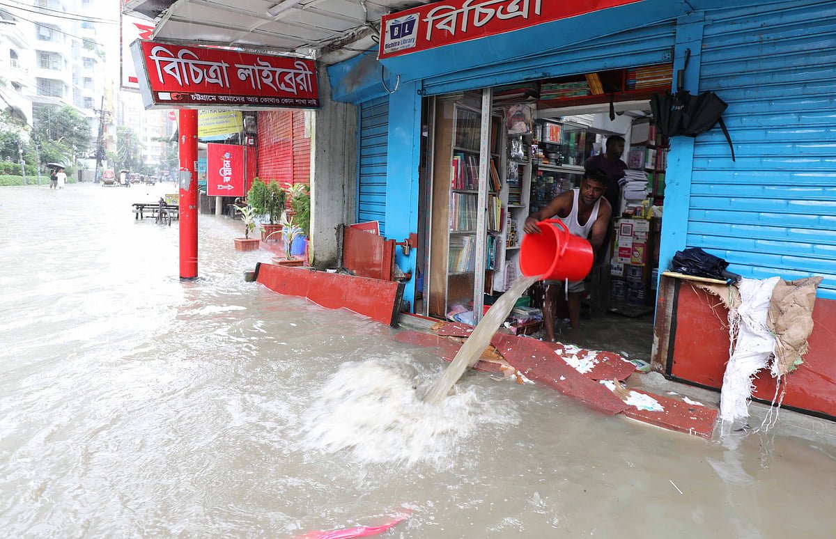 টানা বৃষ্টিতে শুলকবহর ও কাতালগঞ্জে জলাবদ্ধতা, দুর্ভোগ
