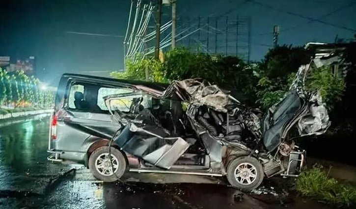 কর্ণফুলীতে কাভার্ডভ্যান-মাইক্রোবাস সংঘর্ষে নিহত ৩
