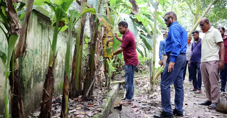 ডেঙ্গু প্রতিরোধে পুলিশের পরিচ্ছন্নতা অভিযান