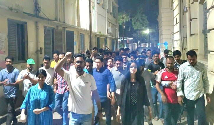 আওয়ামী লীগের ‘লকডাউন’ কর্মসূচির প্রতিবাদে জবি ছাত্রদলের বিক্ষোভ