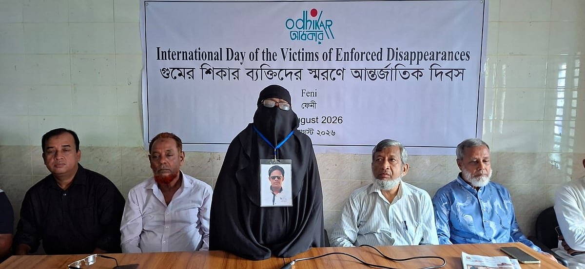 ছেলের ছবি গলায় ঝুলিয়ে ১২ বছর ধরে
খুঁজছেন, যুবদল নেতার সন্ধান চান মা