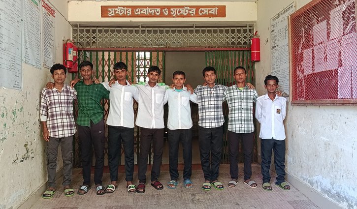 পরিবার বিচ্ছিন্ন ৯ তরুণের এসএসসি জয়