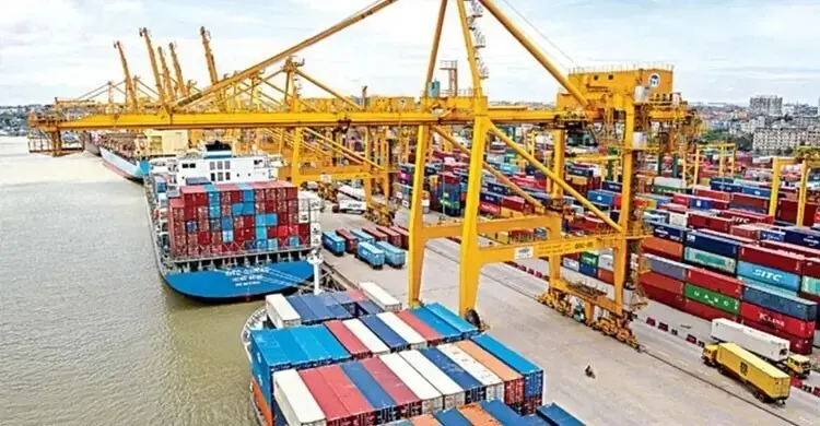 ৩ কোটি টাকার কাপড়ভর্তি কনটেইনার গায়েব: ২ জেটি সরকার গ্রেফতার