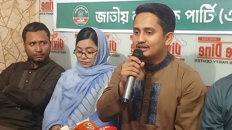 হাসিনাকে ফাঁসির কাষ্ঠে নিতে জুলাই শহীদদের পরিবারই যথেষ্ট: সারজিস
