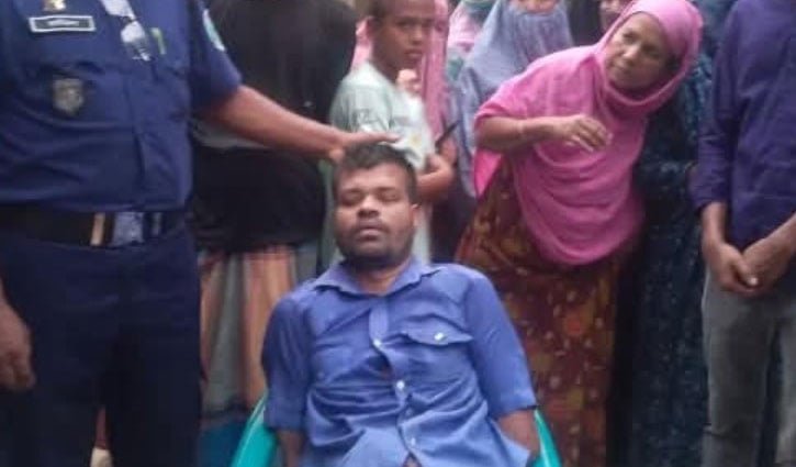 বগুড়ায় শিশুকে কুপিয়ে হত্যা, যুবককে গণপিটুনিয়ে দিয়ে পুলিশে সোপর্দ 