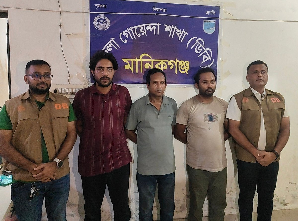 সরকারি হাসপাতালের অ্যাম্বুলেন্স থেকে দেড় হাজার ইয়াবা উদ্ধার, চালকসহ আটক ৩