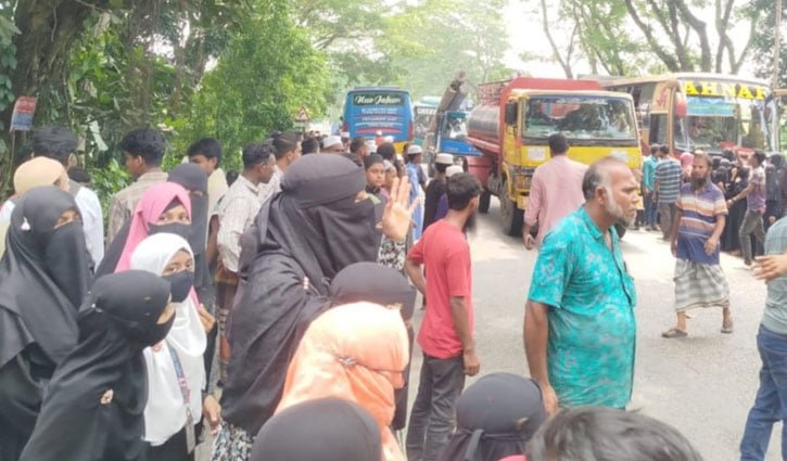 মাদ্রাসার সামনে বাসের ধাক্কায় শিক্ষিকা নিহত, মহাসড়ক অবরোধ