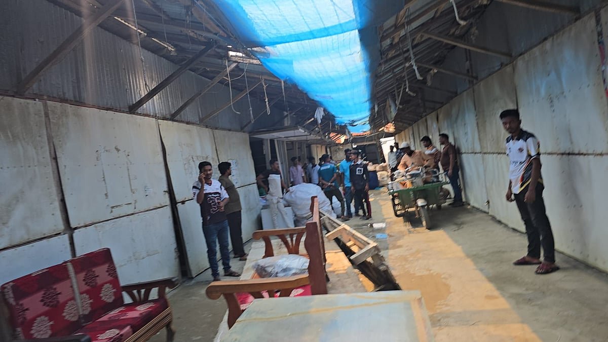 কুয়াকাটায় ২০টি দোকান দখলে নিয়ে তালা, অভিযোগ বিএনপির নেতা-কর্মীদের বিরুদ্ধে