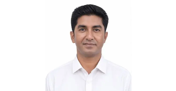বিদ্যালয়ের পরিবেশ বদলে দেওয়া নুরুল ইসলাম ফের সভাপতি
