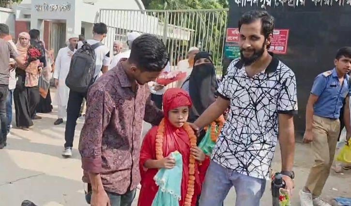 কারাগার ছিল ঠিকানা, ৭ বছর বয়সে মুক্ত আকাশের নিচে মোবাশ্বেরা
