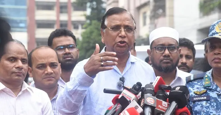 ফুটপাত দখল করে কোনো অবৈধ দোকান বসতে দেওয়া হবে না