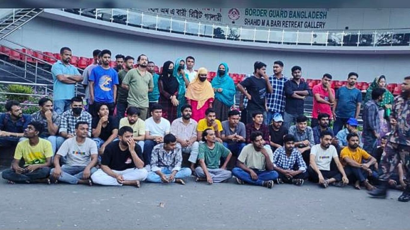 ভারতে আটক ও সাজাভোগ শেষে বেনাপোল দিয়ে দেশে ফিরেছেন ৪৭ বাংলাদেশি নাগরিক