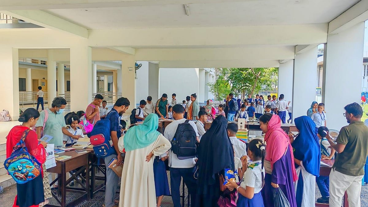 একেকটি বই মানে একেকটি জীবন্ত জগৎ