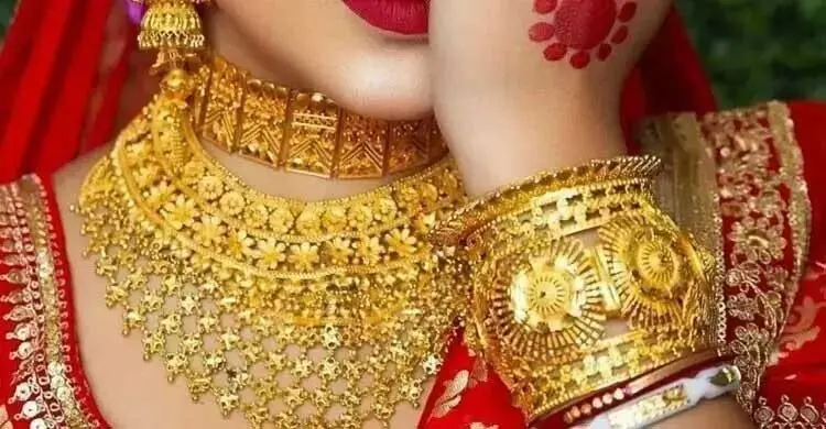 ভরিতে সোনার দাম বাড়লো ১৬৩৩ টাকা