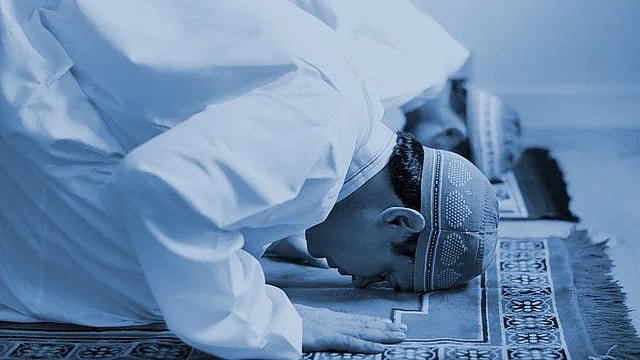 নামাজ ও জিকির মানুষকে অন্যায় থেকে বিরত রাখে