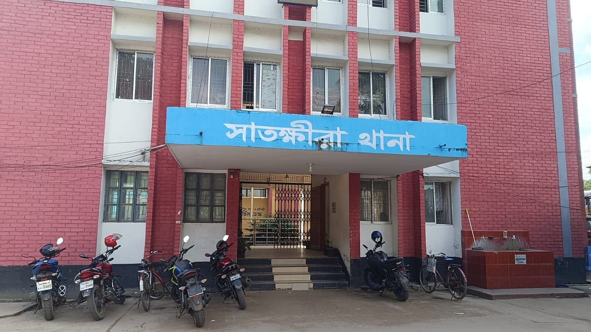 মাদক ব্যবসায়ীদের ধরতে অভিযান, ধরা পড়লেন ২ পুলিশ সদস্য