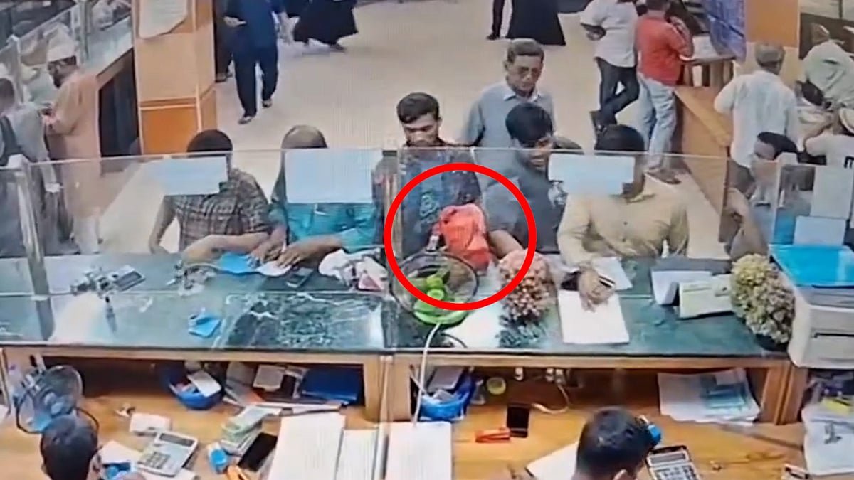 অভিনব পন্থায় সোনালী ব্যাংক থেকে গ্রাহকের ৭ লাখ ৮০ হাজার টাকা চুরি