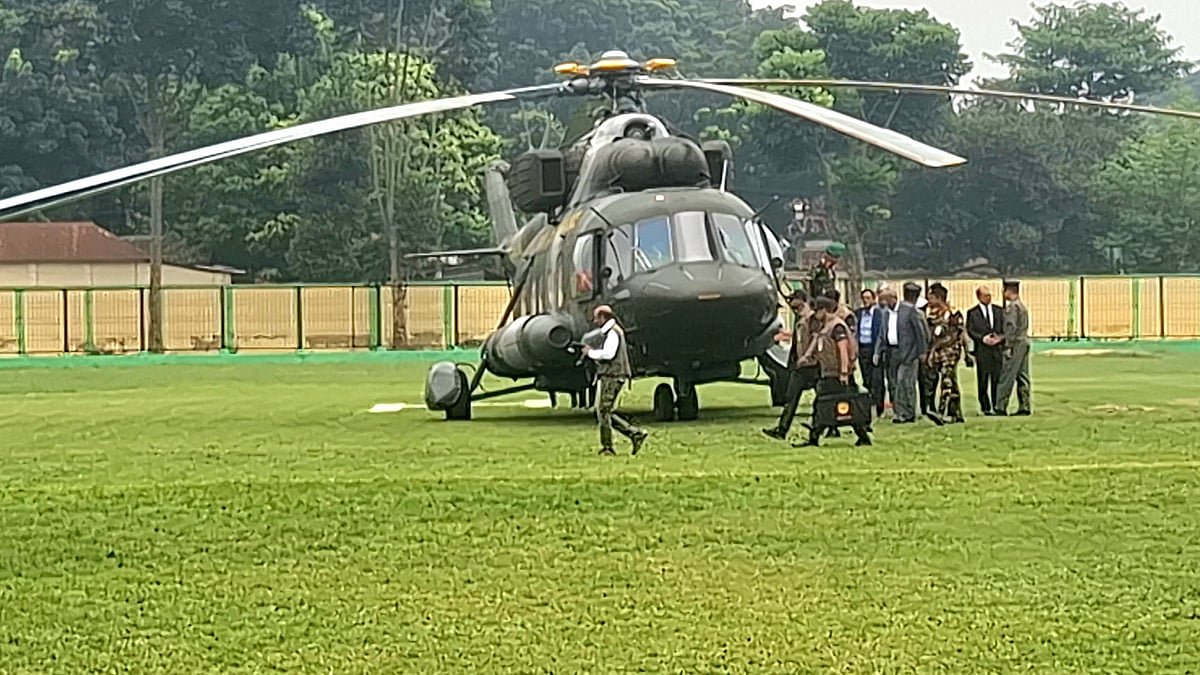 দুই দিনের সফরে নিজ জেলা ঠাকুরগাঁওয়ে পৌঁছেছেন রাষ্ট্রপতি