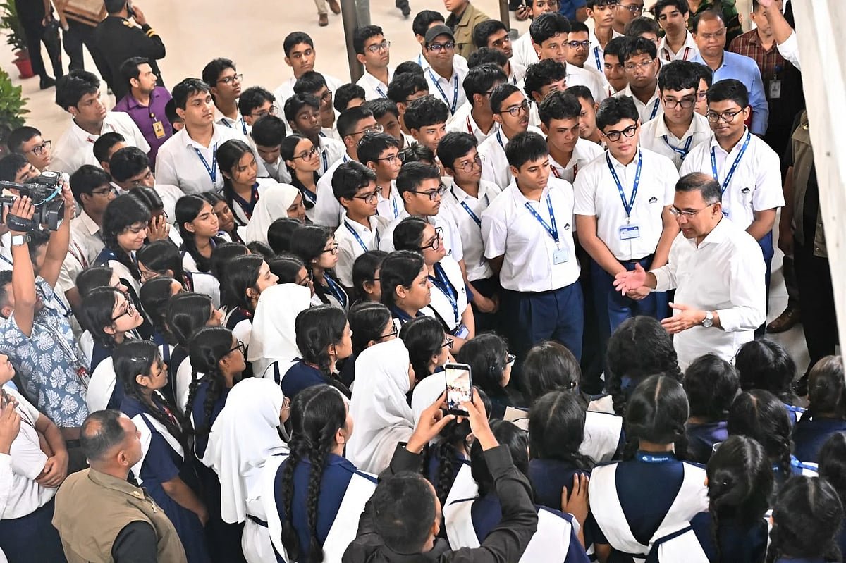 পরিবেশ রক্ষায় শিক্ষার্থীদের গাছ লাগানোর অভ্যাস গড়ে তুলতে বললেন প্রধানমন্ত্রী
