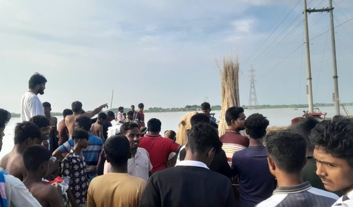 পদ্মায় স্রোতের টানে ভেসে গেল দুই শিশু, উদ্ধার একজন