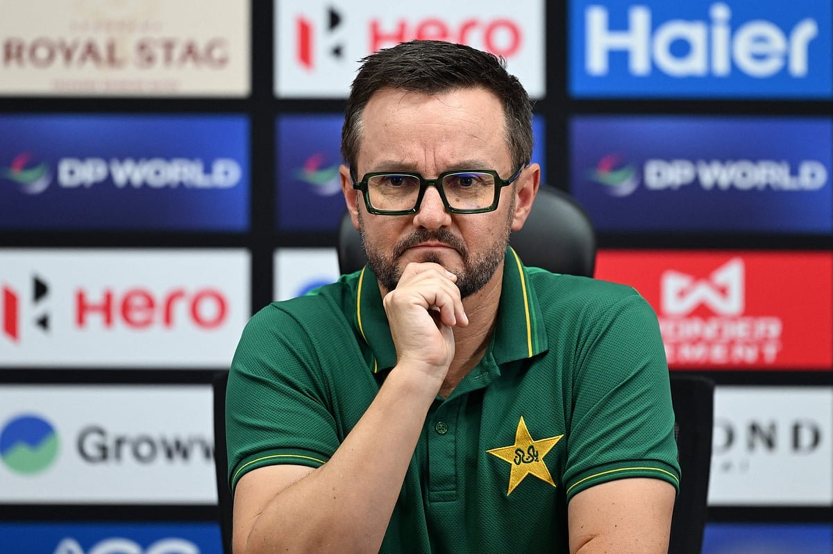 পাকিস্তানের ক্রিকেটাররা ‘বিশৃঙ্খল অবস্থায় অভ্যস্ত’, বললেন হেসন