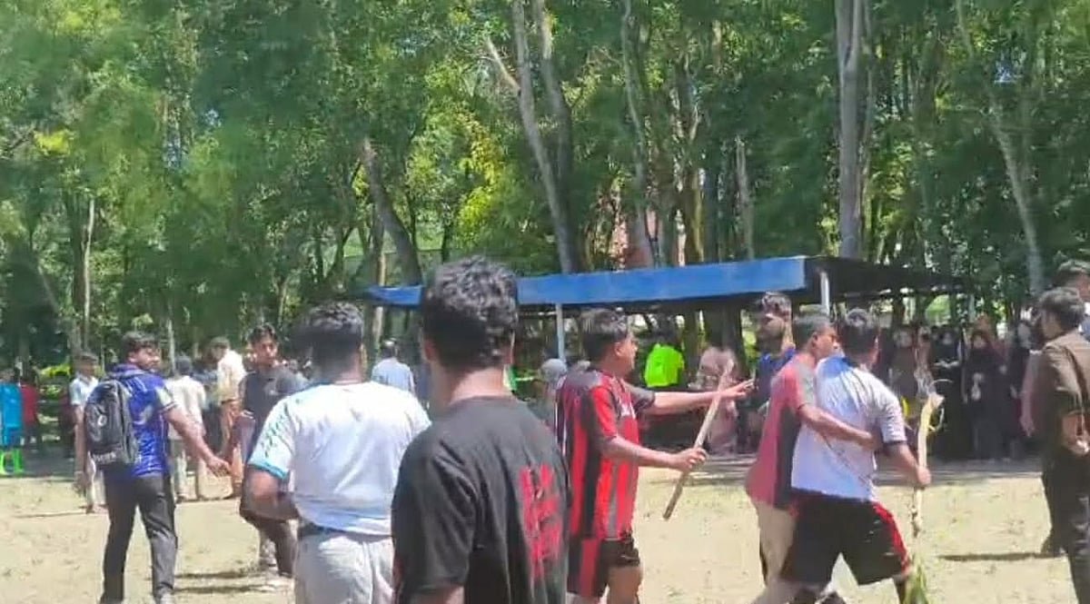 ইসলামী বিশ্ববিদ্যালয়ে ফুটবল খেলা নিয়ে দফায় দফায় সংঘর্ষ, আহত ১০