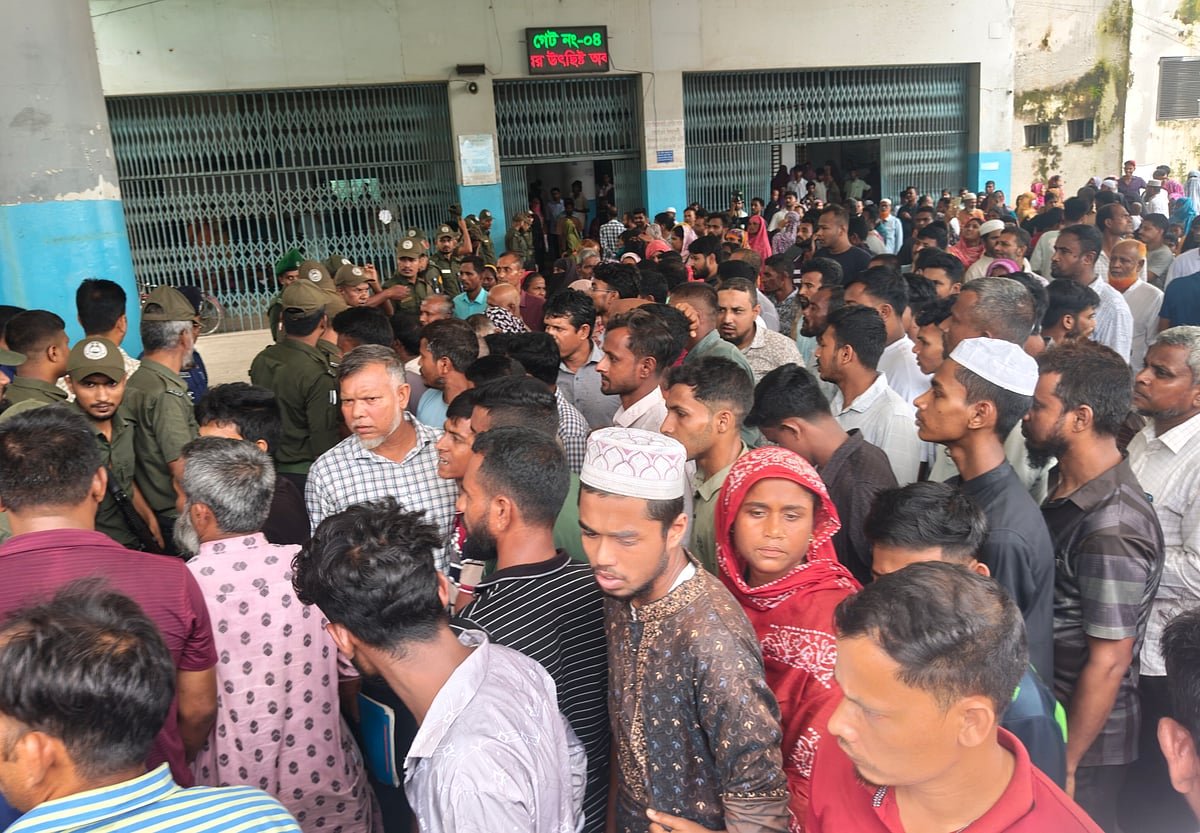 ইন্টার্ন চিকিৎসকদের কর্মবিরতি প্রত্যাহার, কাজে যোগ দিলেন ৪০ ঘণ্টা পর