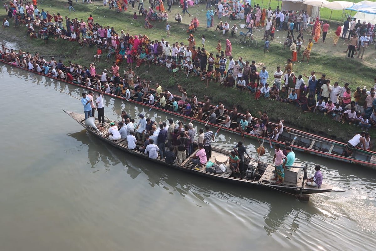 বইঠার ছন্দে ঘাঘটে নৌকাবাইচ
