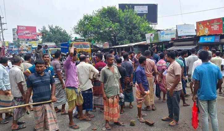 রাজশাহীতে সারের দাবিতে মহাসড়কে বিক্ষোভ