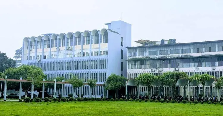 বাকৃবির চার হলে সংঘর্ষ, তদন্ত শেষে শাস্তির মুখে ৪২ শিক্ষার্থী