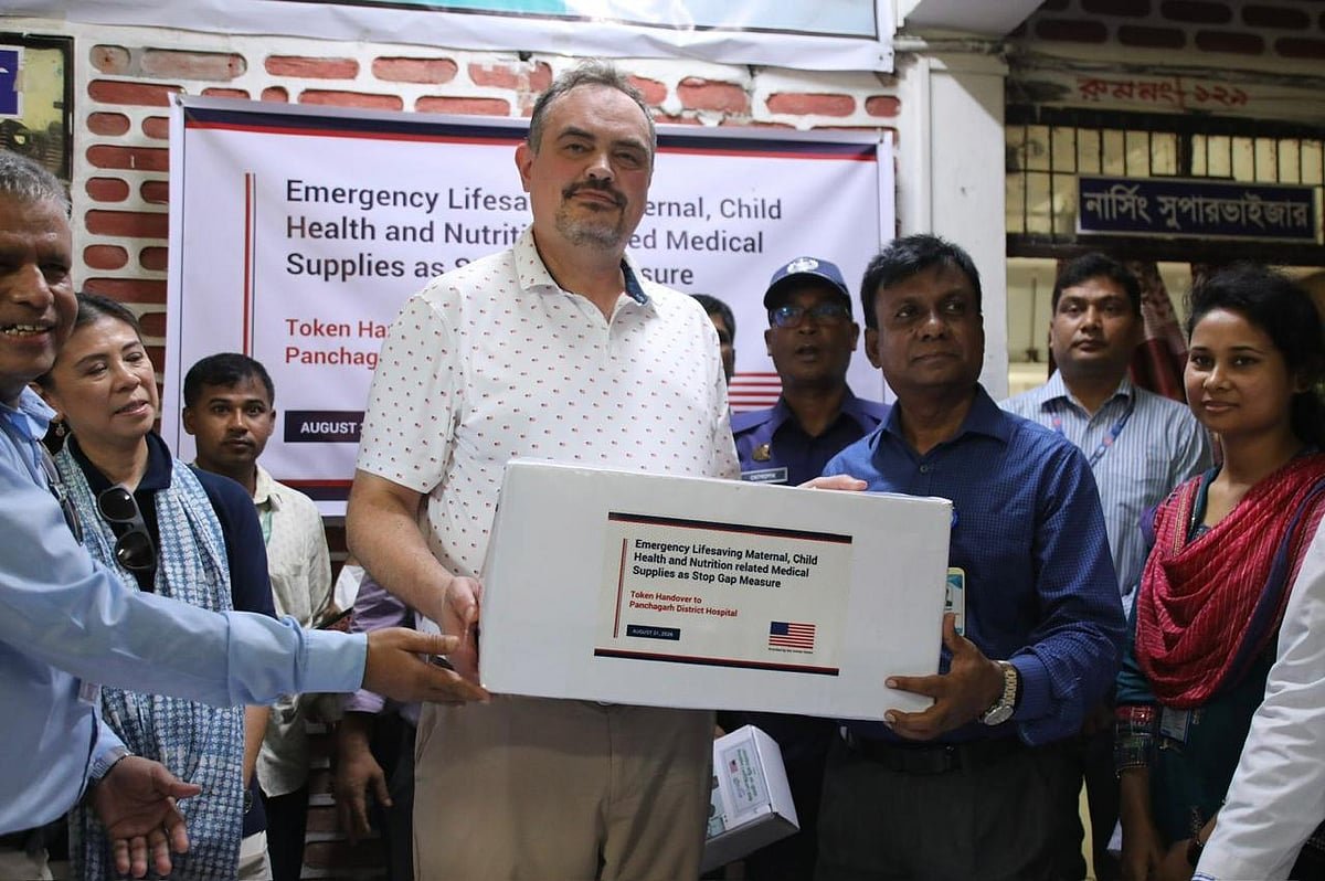 বাংলাদেশের স্বাস্থ্যব্যবস্থা শক্তিশালী করতে ২৪ লাখ ডলারের চিকিৎসা সরঞ্জাম দিচ্ছে যুক্তরাষ্ট্র