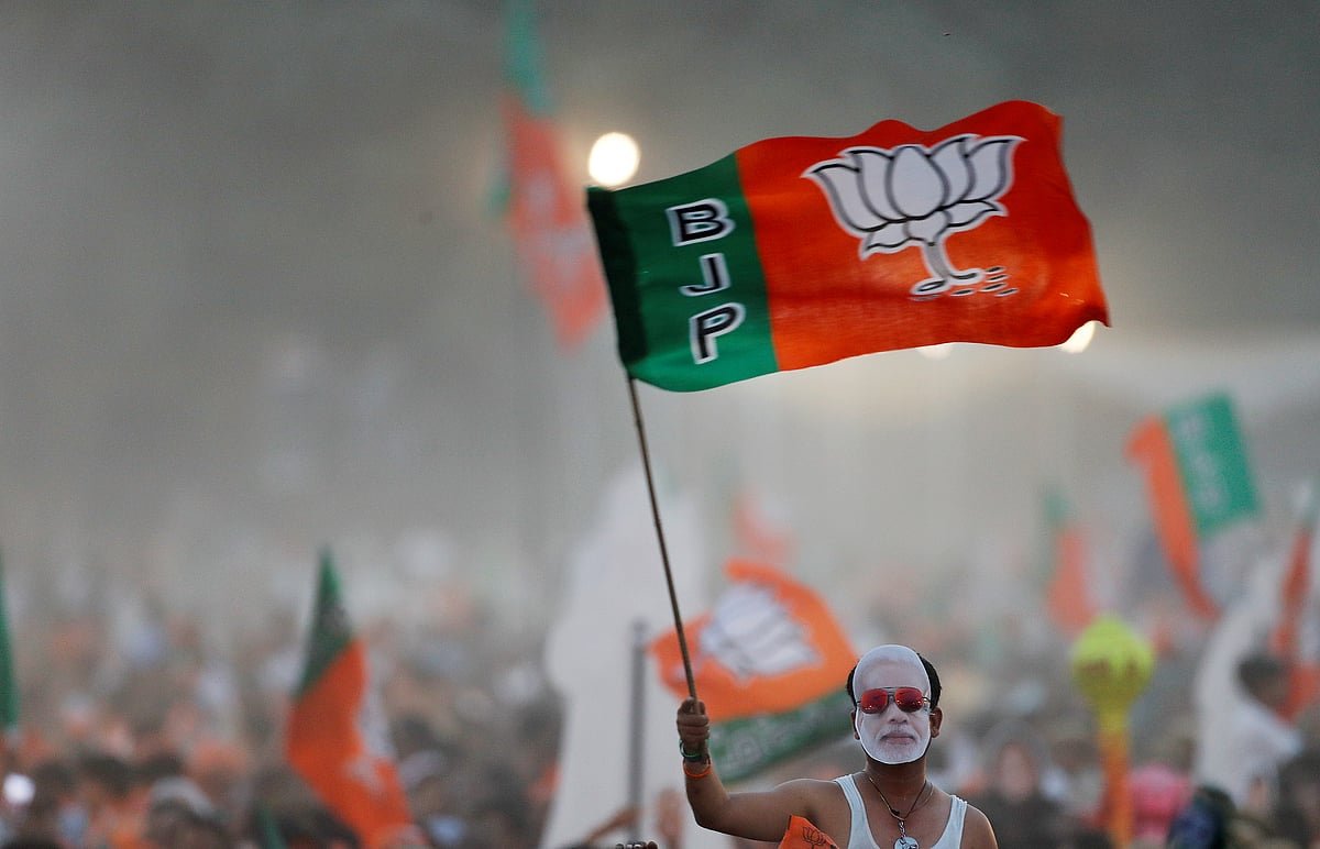কোণঠাসা বিজেপি আবার কট্টর হিন্দুত্বে ঝুঁকছে