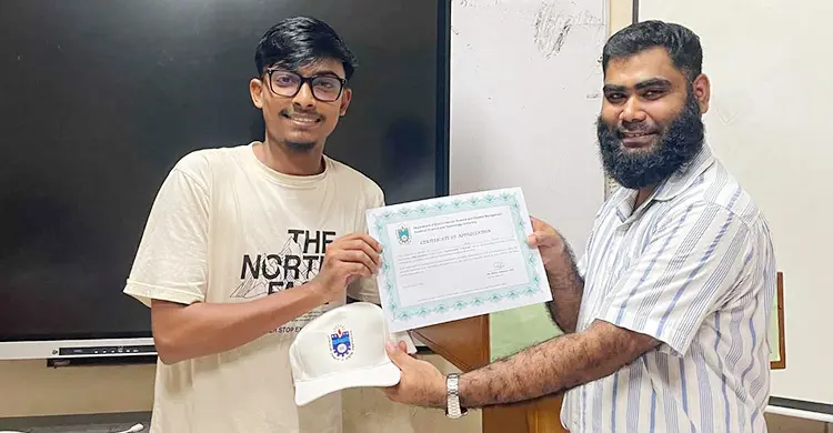 ক্লাসে উপস্থিতিতে উৎসাহ দিতে নোবিপ্রবিতে ‘অ্যাওয়ার্ড অব এক্সিলেন্স’