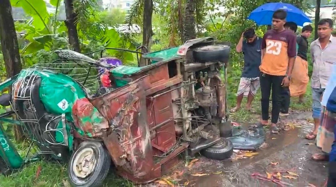 এইচএসসি পরীক্ষার্থীদের অটোরিকশার সঙ্গে প্রাইভেট কারের সংঘর্ষ, চালক নিহত, ৪ পরীক্ষার্থীসহ আহত ৯