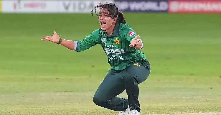 ভারতের বিপক্ষে ম্যাচের পর কেন শাস্তি পেলেন পাকিস্তান অধিনায়ক?