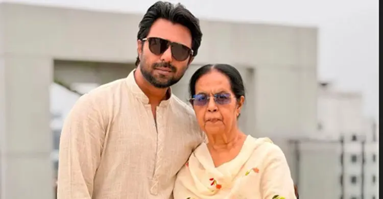 মায়ের দোয়া-আশীর্বাদকেই সাফল্যের মূল শক্তি বললেন অপূর্ব