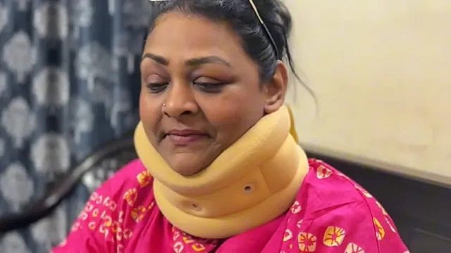 অতিরিক্ত ফোন ব্যবহার করে হাসপাতালে নায়িকা, অস্ত্রোপচার করাতে হয়েছে