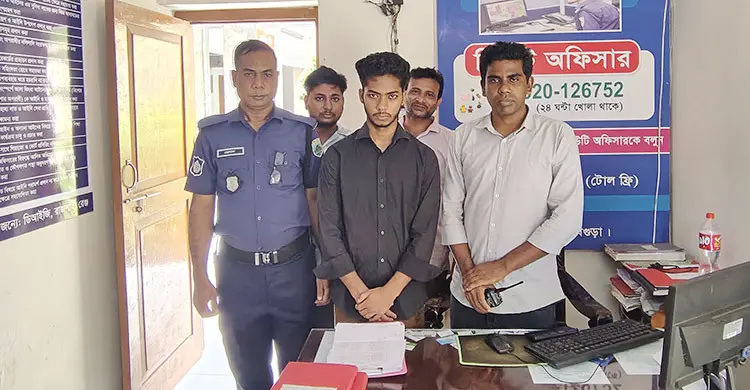 প্রেমিকাকে মোবাইল কিনে দিতে অপহরণের নাটক, ধরা খেলেন শিক্ষার্থী