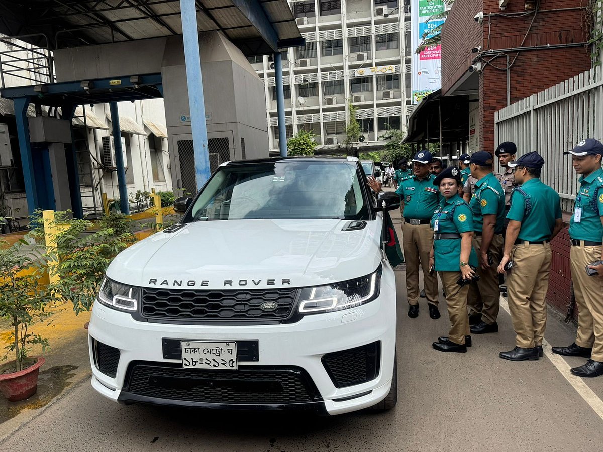 ট্রাফিক আইন লঙ্ঘন, বিমানমন্ত্রী মিল্লাতের গাড়ির বিরুদ্ধে দুই মামলা