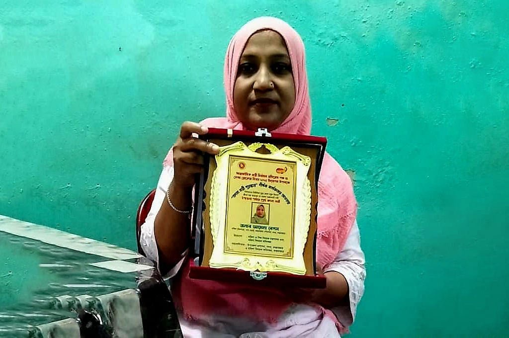 মারধর, নির্যাতনে স্ট্রোক, স্বামী ঘর থেকে তাড়িয়ে দেন, সেই আমেনা হলেন শ্রেষ্ঠ ‘অদম্য নারী’