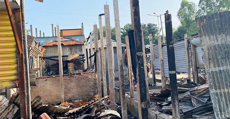 রৌমারীতে আগুনে পুড়লো ৬ দোকান